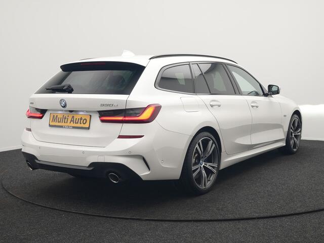 BMW 3-SERIE Touring 330e xDrive M Sport Plug In Hybrid 293pk Dealer O.H. PHEV | Panodak | Head Up | Adaptive Cruise | Laser LED | 360 Camera | Alcantara Sportstoelen Memory & Verwarmd | Sfeerverlichting | Apple Carplay | Keyless | Blis | Navigatie | Virtual | DAB