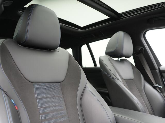 BMW 3-SERIE Touring 330e xDrive M Sport Plug In Hybrid 293pk Dealer O.H. PHEV | Panodak | Head Up | Adaptive Cruise | Laser LED | 360 Camera | Alcantara Sportstoelen Memory & Verwarmd | Sfeerverlichting | Apple Carplay | Keyless | Blis | Navigatie | Virtual | DAB
