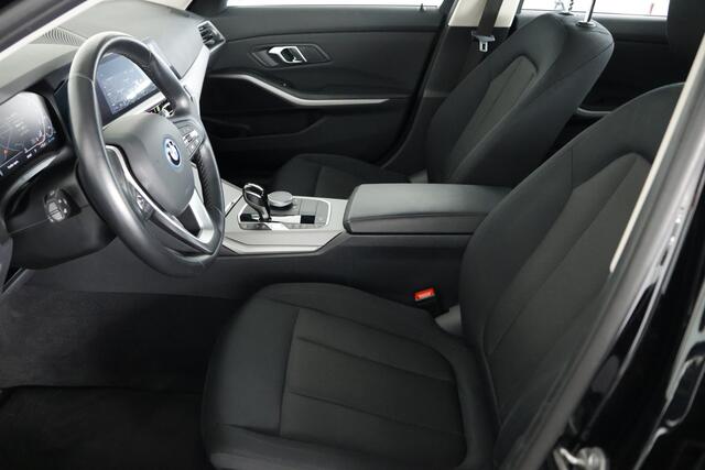 BMW 3-SERIE 320e / LED / Navi / CarPlay / Cam / Clima
