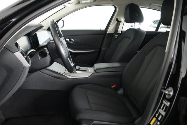 BMW 3-SERIE 320e / LED / Navi / CarPlay / Cam / Clima