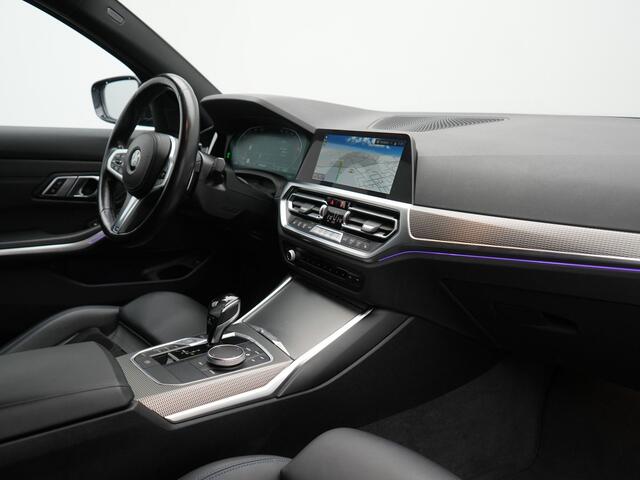 BMW 3-SERIE Touring 320i M Sport 184pk | Adaptive Cruise | Alcantara Sportstoelen Verwarmd | Apple Carplay | Sfeerverlichting | Virtual | Navigatie | DAB |