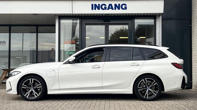 BMW 3-SERIE Touring 330e M-Sport | Navi | Camera | Stoel-Stuurverwarming
