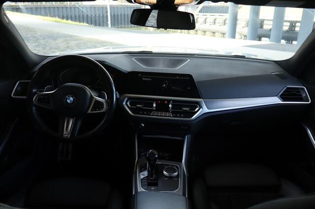 BMW 3-SERIE 320i M Sport I Geen Import I Sfeerverlichting I Alcantara