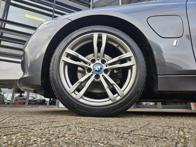BMW 3-SERIE 330e iPerformance | Panodak | Head up | Climate