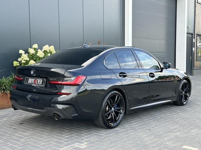 BMW 3-SERIE 330i M PACK M2020 PANO NAVI SPORTVELGEN CLIMATE PDC