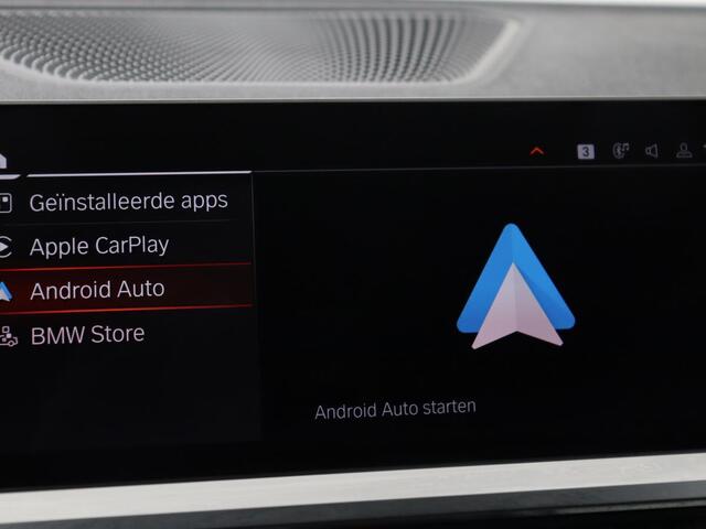 BMW 3-SERIE 320i M Sport | Head-Up | Stoelverwarming | Leder/Alcantara | Carplay | Live Cockpit | Keyless | Sportstoelen | Climate control