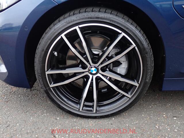 BMW 3-SERIE Touring 320e FACELIFT 19''/WIDESCREEN/CAMERA/CARPLAY/KEYLESS/SFEERVERLICHTING