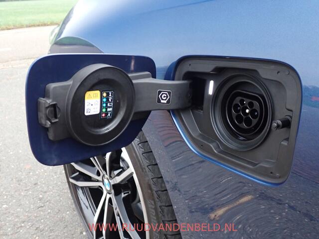 BMW 3-SERIE Touring 320e FACELIFT 19''/WIDESCREEN/CAMERA/CARPLAY/KEYLESS/SFEERVERLICHTING