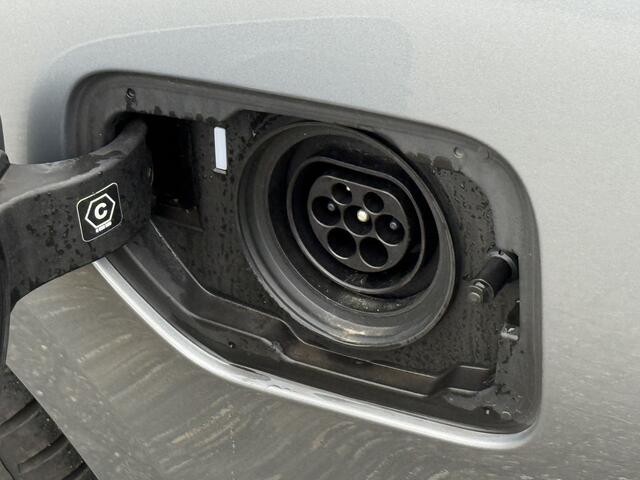 BMW 3-SERIE Touring 320e | Leder | Camera | Sportstoel. | PDC voor + achter