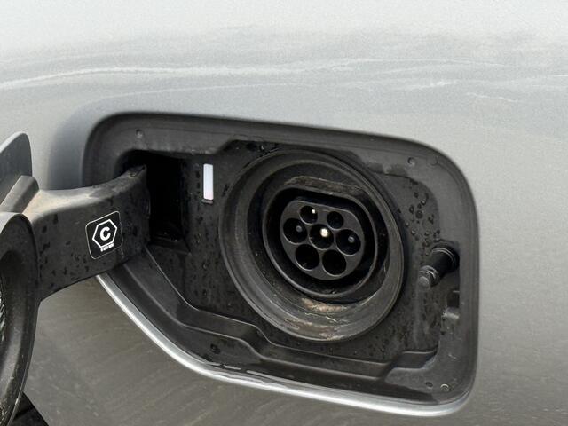 BMW 3-SERIE Touring 320e | Camera | Sportstoel. | PDC voor + achter