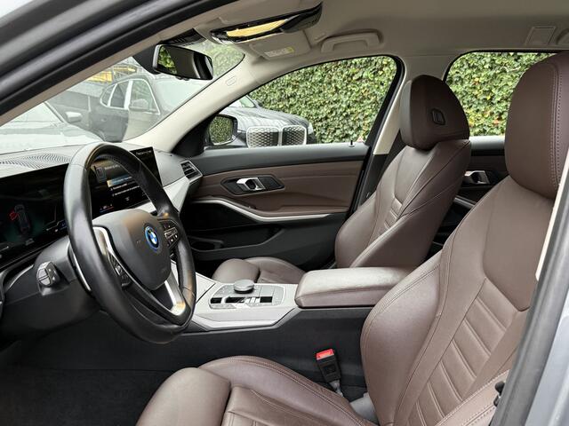 BMW 3-SERIE Touring 320e | Camera | Sportstoel. | PDC voor + achter