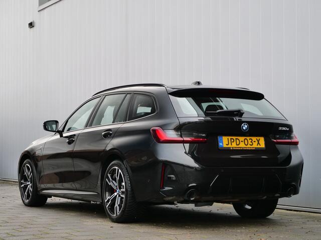 BMW 3-SERIE Touring 330e 292 Pk Automaat M-Sport pakket Navigatie / Camera / Pano-dak / DAB / Apple Carplay