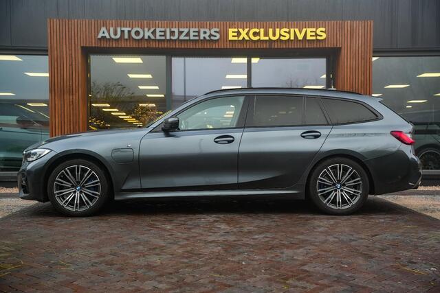 BMW 3-SERIE Touring 330e High Executive M Sport Panodak Harman Kardon HUD Leer Alcantara