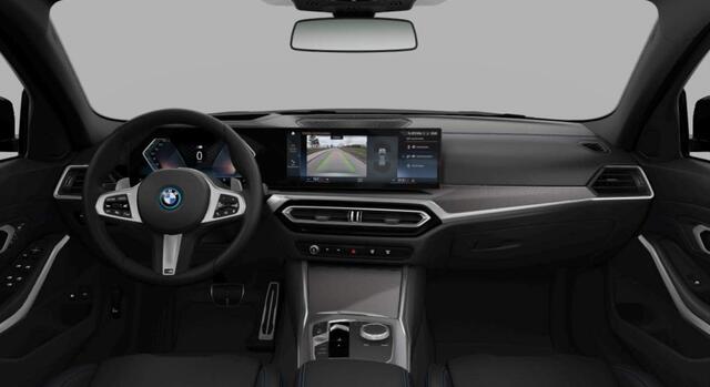 BMW 3-SERIE Touring 330e xDrive M-Sport | Panoramadak | M Stoelen | Comfort Access