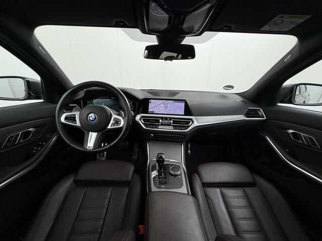 BMW 3-SERIE Touring 330e X-Drive M pakket Leder Panoramadak PHEV