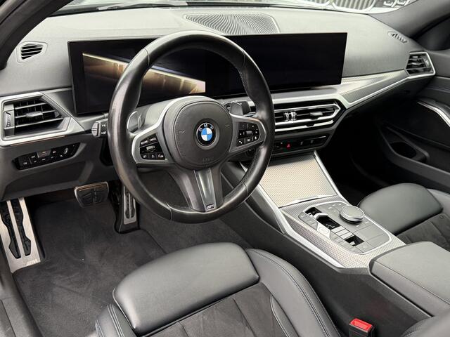 BMW 3-SERIE Sedan 320i | M-Sport | 20'' M-Performance | Sportstoel. | PDC v+a | Getint Glas