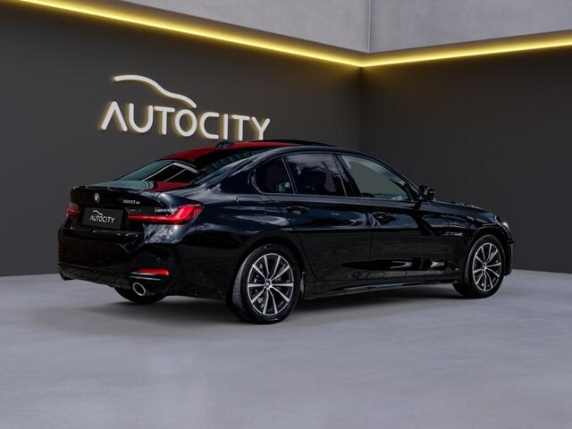 BMW 3-SERIE 320e Sportline | PANO | Laser LED | Trekhaak | Innovation Pakket