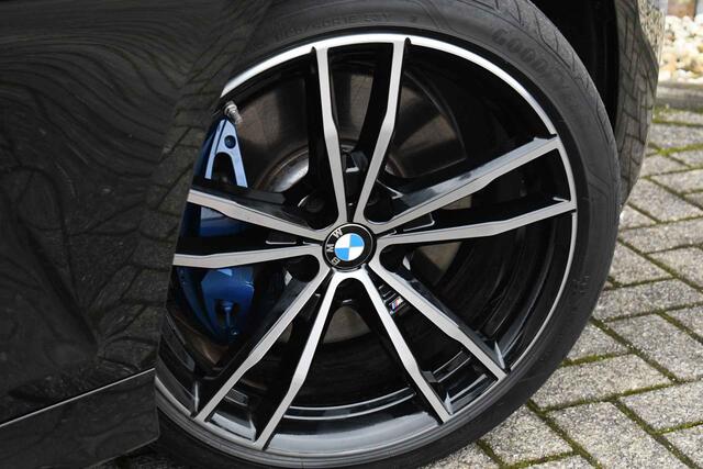 BMW 3-SERIE Touring 330e xDrive M-Sport Pro Pano M-zetels ACC HUD 19inch El-klep