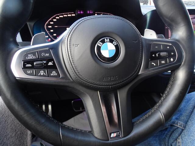 BMW 3-SERIE 330e High Executive M-SPORT | SPORT INTERIEUR | NAVIGATIE | PANORAMADAK | CAMERA | ELEKTRISCHE STOELEN | PARKEERSENSOREN| STOELVERWARMING | PARKEERSENSOREN | LEDER |