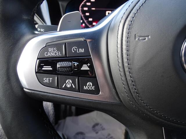 BMW 3-SERIE 330e High Executive M-SPORT | SPORT INTERIEUR | NAVIGATIE | PANORAMADAK | CAMERA | ELEKTRISCHE STOELEN | PARKEERSENSOREN| STOELVERWARMING | PARKEERSENSOREN | LEDER |