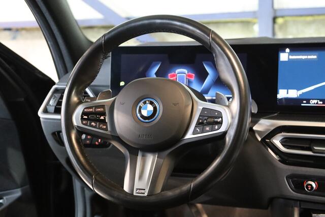 BMW 3-SERIE Touring 330e xDrive 293 PK High Executive M-Sport PHEV, Kuipstoelen, Panoramadak, Memory, Head-up