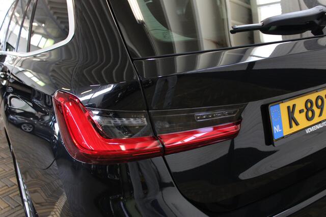 BMW 3-SERIE Touring 318i High Executive | Incl. 12 maanden garantie | Trekhaak elektrisch uitklapbaar | Harman/Kardon audio | Apple Carplay/Android Auto | | Sport stoelen | DAB | Voorstoelen verwarmd | Elektrische achterklep |