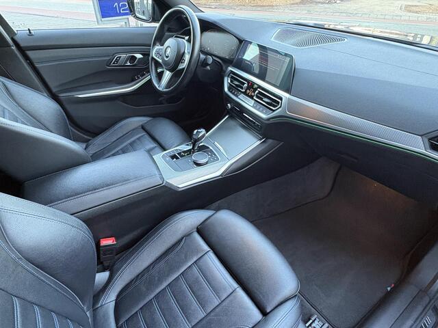 BMW 3-SERIE 320i High Executive M Sport Automaat / 19 Inch / Head Up display / Active Cruise control / HiFi / Shadow Line