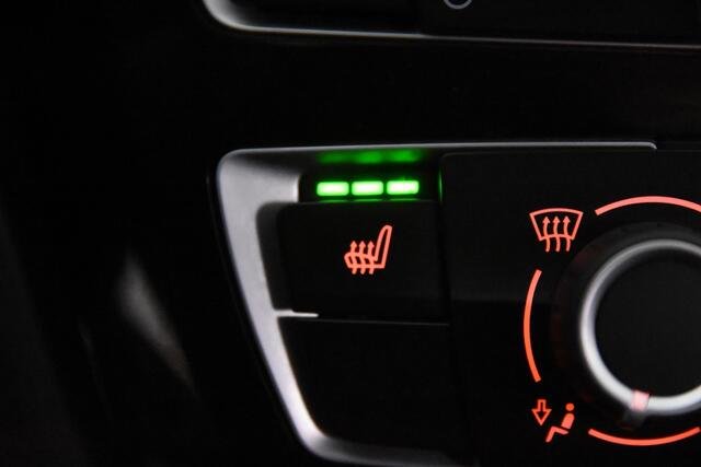 BMW 3-SERIE Touring 318i *1ste Eigenaar*Leer*Navigatie*Stoelverwarming*