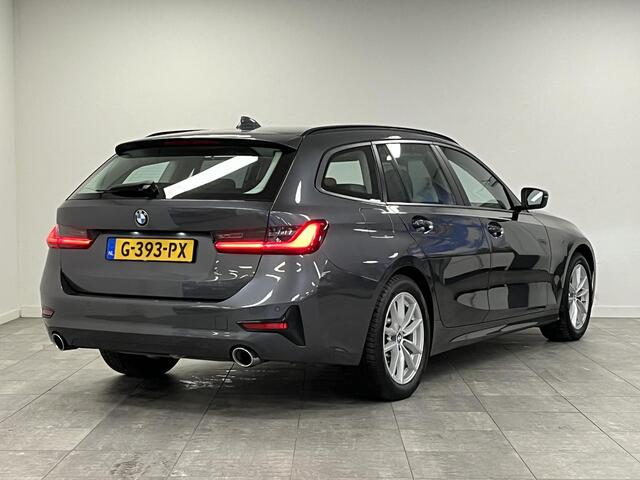 BMW 3-SERIE Touring 330i Executive Edition | Panoramadak | Trekhaak | Stoelverwarming |