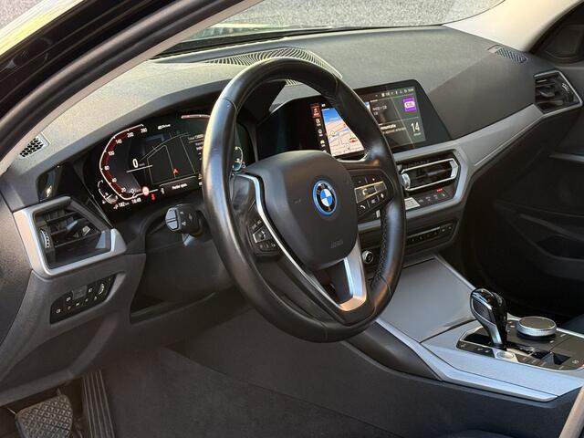 BMW 3-SERIE Touring 330e | Stoelverwarming | Apple Carplay | Achteruitrijcamera | Cruise |