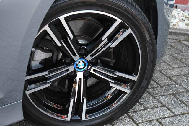 BMW 3-SERIE Touring 320i M-Sport Pro Pano HUD HiFi Camera