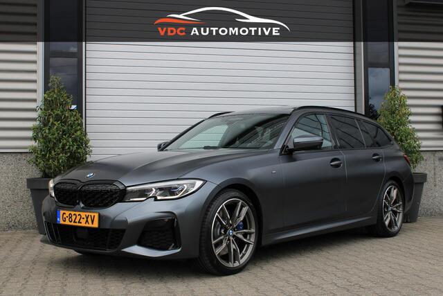 BMW 3-SERIE Touring M340i xDrive First Edition Pano | Trekhaak | Camera | Comfort Access | Memory | Driving Assistent Professional | HeadUp | Laser | Frozen Grey | Dealer Onderhouden | Uniek! Concoursstaat! Nieuwprijs ¤109,376,00