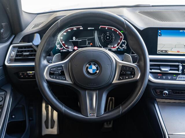 BMW 3-SERIE Sedan 330e | High Executive | M Sport | Stoelverwarming | Harman Kardon | LED | Cruise Control | 19''