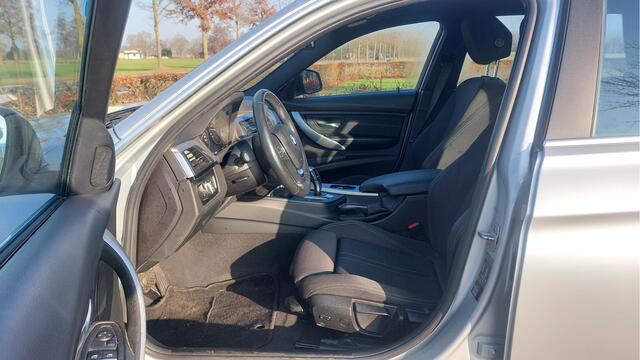 BMW 3-SERIE Touring 318i Executive CLIMA/LED BJ 2018