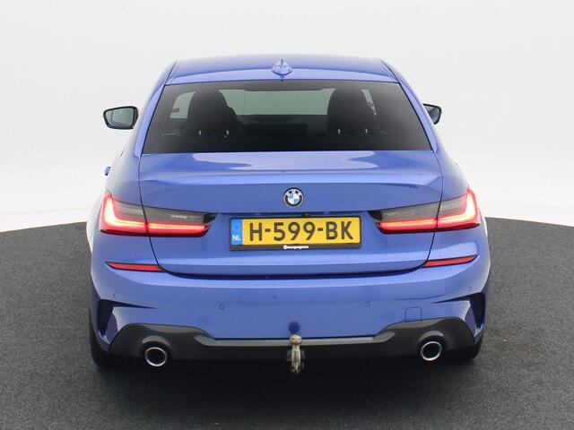 BMW 3-SERIE 330i Executive Edition 259 Pk Automaat | M-Pakket | Leder/Alcantara | Camera | Navigatie| Trekhaak | Privacy Glass | 19 Inch