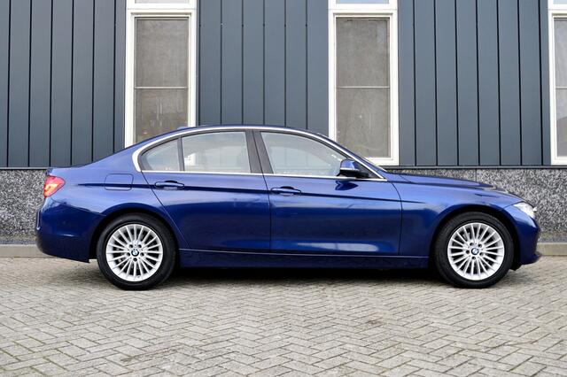 BMW 3-SERIE 318i Luxury Edition Rijklaarprijs-Garantie Navigatie Leder Sport interieur Led Camera Airco