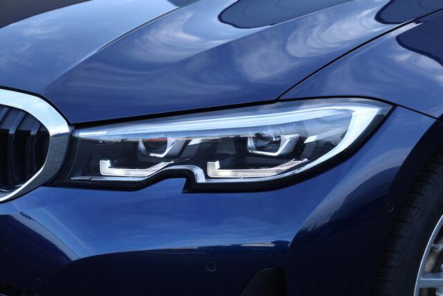 BMW 3-SERIE Touring 330e Business Edition Plus Individual / Leder / LED /