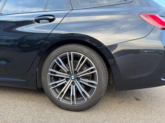 BMW 3-SERIE Touring 318i High Executive Edition M Sport | Afneembare trekhaak | Stoelverwarming | Origineel Nederlands geleverd (NAP) | Rijklaar geleverd incl. 12 maanden BOVAG-garantie