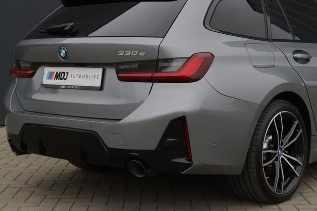 BMW 3-SERIE Touring 330e M Sport Pano Widescreen 360° 19 inch