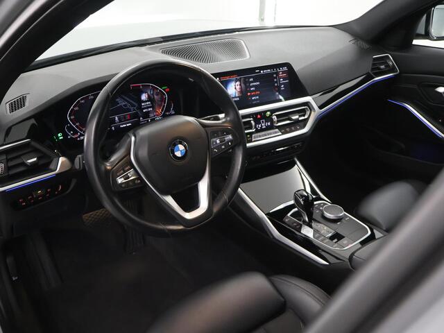 BMW 3-SERIE 320i Executive Edition Sport Line | Sportstoelen | Navigatie | PDC | Climate Control | Stoelverwarming | Apple CarPlay/Android Auto | BMW LED | DAB |