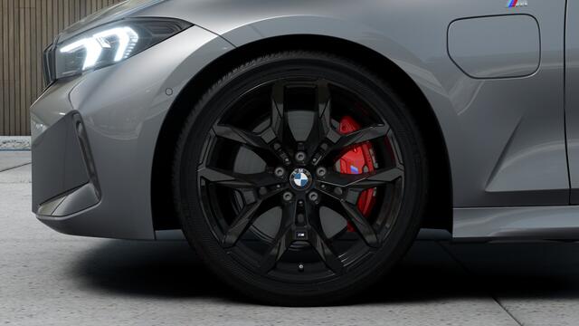 BMW 3-SERIE Touring 330e M Sport Automaat / Trekhaak / Sportstoelen / Achteruitrijcamera / Comfort Access / Active Cruise Control / Adaptieve LED / Stuurverwarming