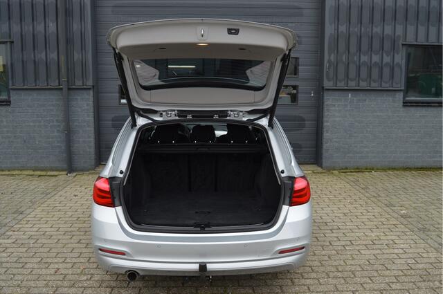 BMW 3-SERIE Touring 318i Corporate Lease Executive | ORG. NL | TREKHAAK |