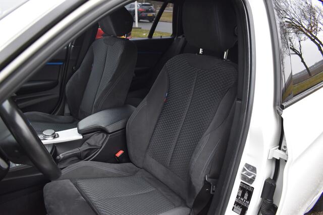 BMW 3-SERIE Touring 318i Edition Automaat M Sport Shadow Executive / Navigatie / Clima / Keyless / Trekhaak / 18"LM