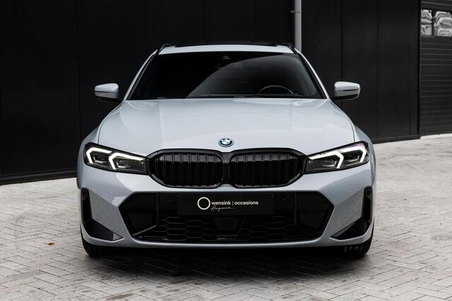 BMW 3-SERIE Touring 330e | M-Pakket | Panoramadak | HUD | Curved Display | Sportstoelen | Adaptieve Cruise Control | Ele. verstelbare stoelen + Geheugen | Camera | DAB | Apple CarPlay/Android Auto | LED |