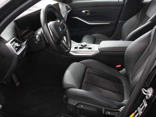 BMW 3-SERIE Touring 330e Touring M Sport PHEV | DEMO ! | Navigatie | Climate Control | Lichtmetalen velgen | LED | Virtual Cockpit | Parkeersensoren Voor en Achter | Achteruitrijcamera | Apple carplay/ Android auto | Stoelverwarming | Stuur verwarming | Elektrische a