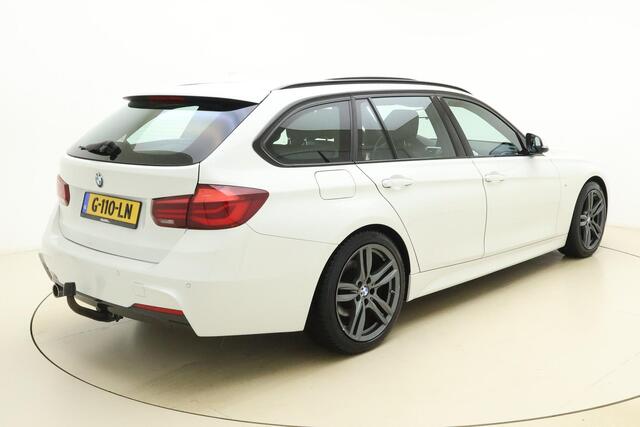 BMW 3-SERIE Touring 318i M Sport Corporate Lease | Panoramadak | Stoelverwarming | M-pakket | Lederen sportstoelen | Cruise control | Led verlichting | Navigatie | Climate control |