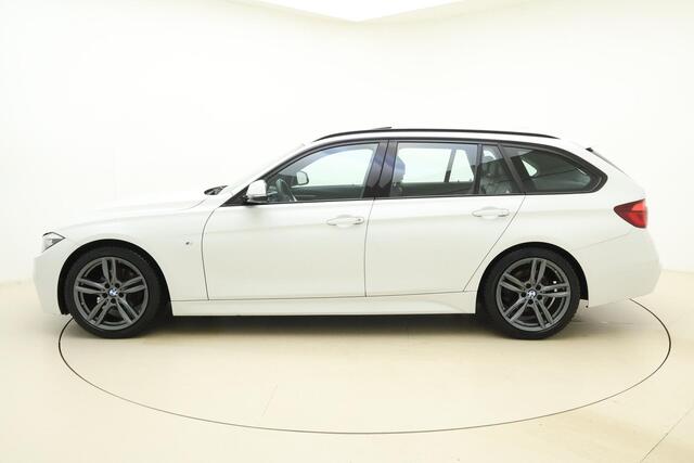 BMW 3-SERIE Touring 318i M Sport Corporate Lease | Panoramadak | Stoelverwarming | M-pakket | Lederen sportstoelen | Cruise control | Led verlichting | Navigatie | Climate control |