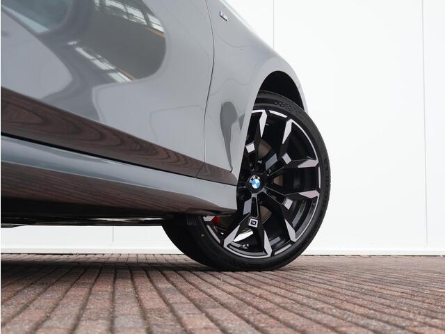 BMW 3-SERIE Touring 330e M Sport Package Pro | Innovation Pack | Comfort Pack