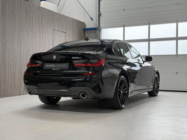 BMW 3-SERIE 330e M Sport Edition - SCHUIFDAK - LASER LAMPEN - STOELVERWARMING - HEAD UP DISPLAY - SFEERVERLICHTING