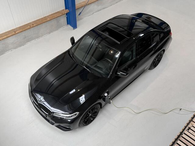 BMW 3-SERIE 330e M Sport Edition - SCHUIFDAK - LASER LAMPEN - STOELVERWARMING - HEAD UP DISPLAY - SFEERVERLICHTING